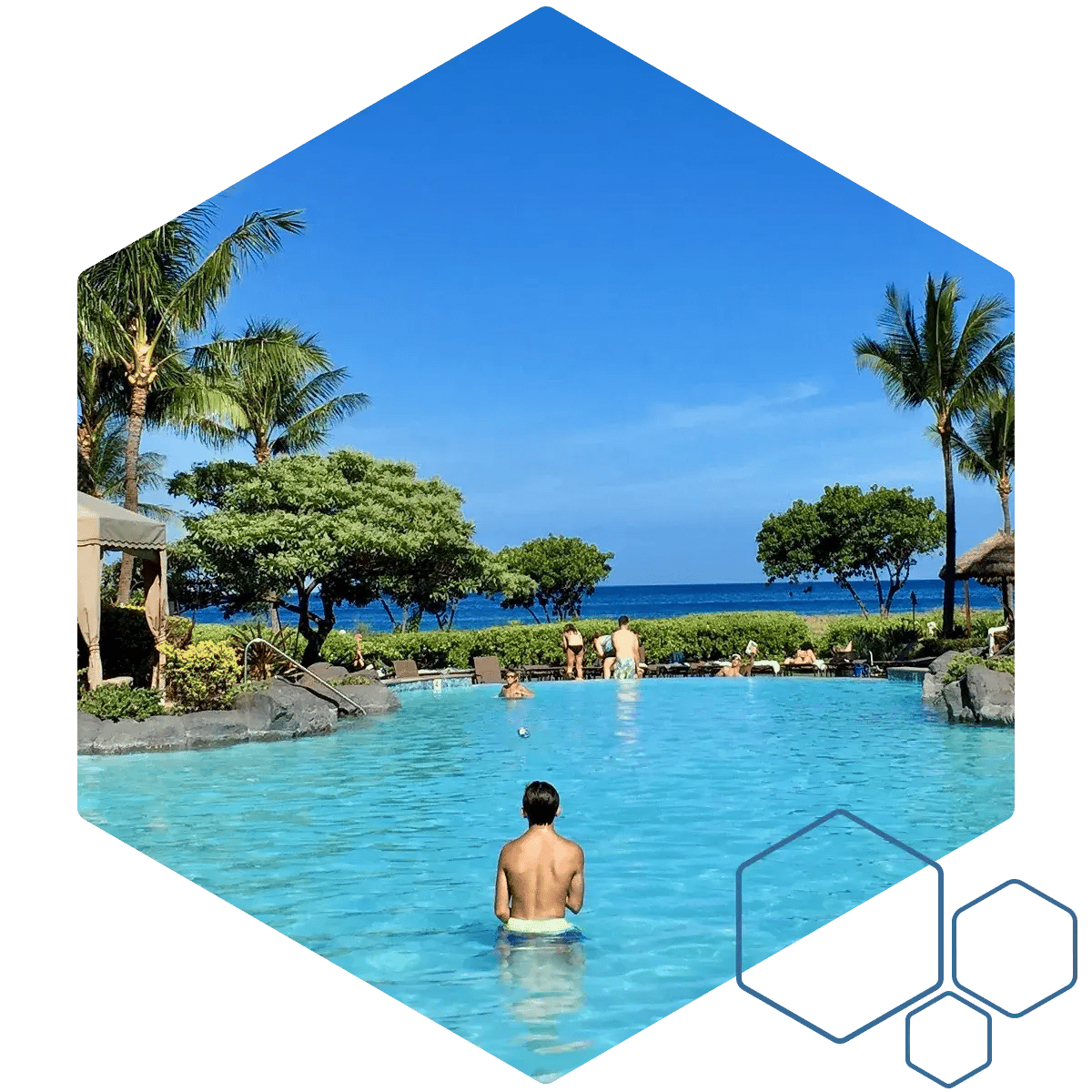 Honecomb_exterioir_BeachsideResort_Pool_Hexagon